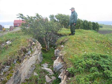 Der ble det hentet trevirke og materialer, samlet planter og bær, samt jaktet på landlevende vilt som rein og sjøfugl.