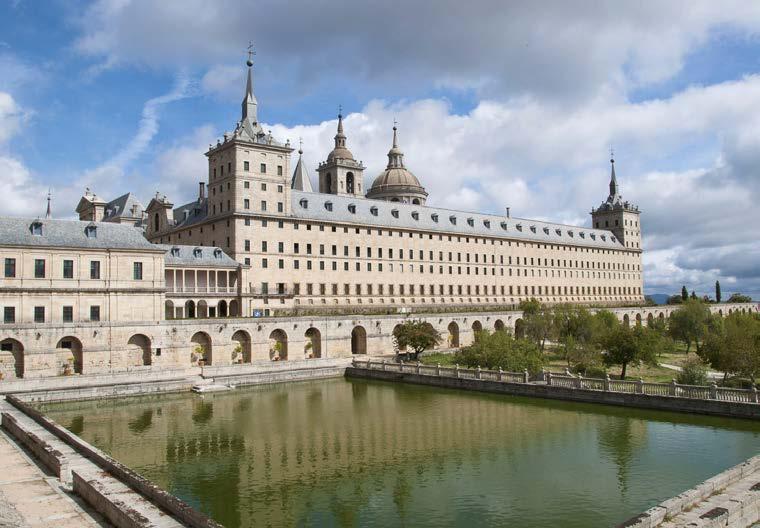 EL ESCORIAL OG REAL MADRID STADION Vi begynner dagen med å besøke klosterkomplekset El Escorial som blir omtalt som et arkitektonisk verdensvidunder.