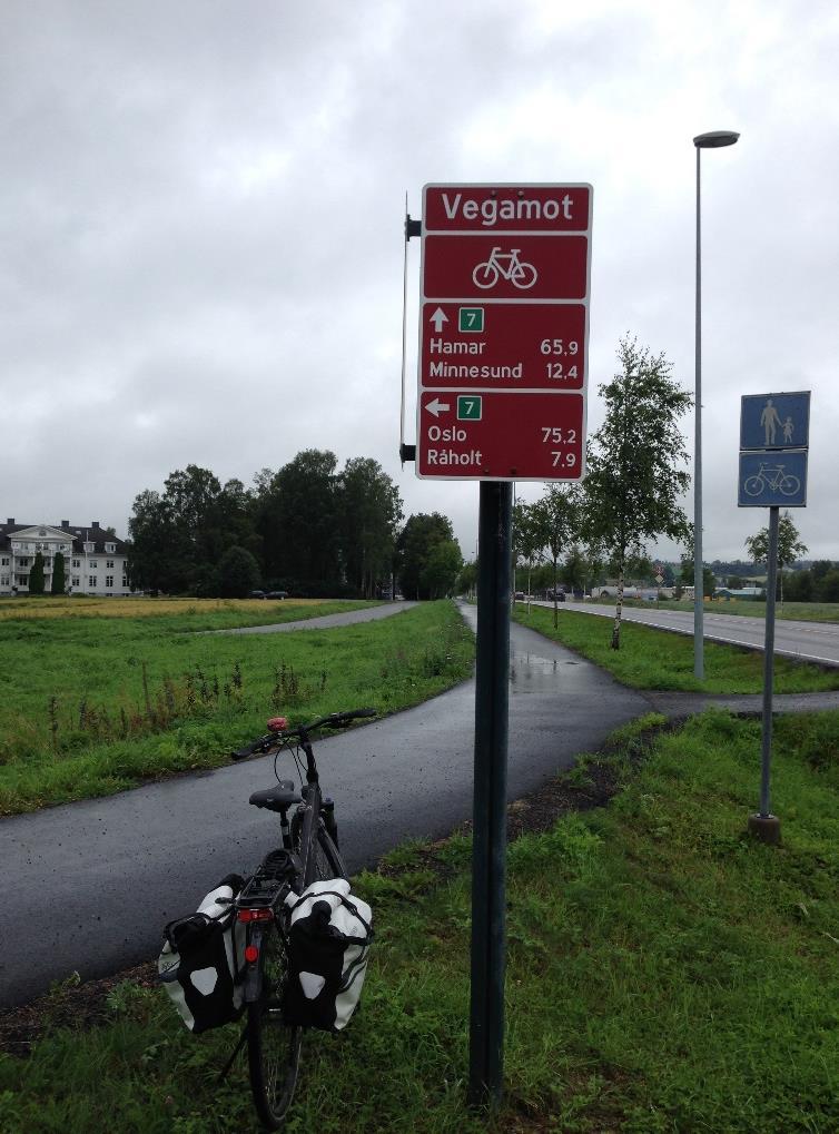 Foto: Marit Espeland Nasjonale sykkelruter Et nasjonalt sykkelnett har som oppgave å binde sammen landsdeler og vise fram attraktive områder både når det gjelder natur, kultur og attraksjoner.