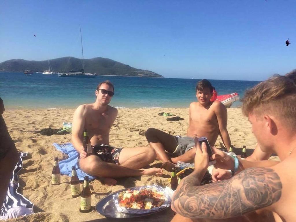 Airlie beach kan faktisk ikke anbefales, men man må dit for å komme seg ut til Whitsundays (med båt) som er et