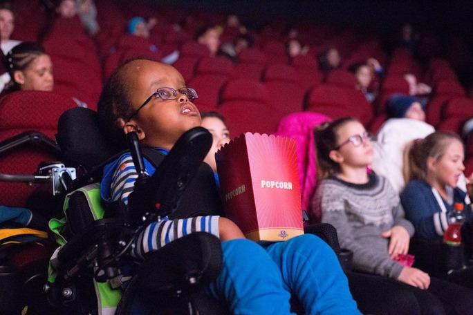 november Familiedagen hadde over 500 besøkende, som er en ny rekord. Tre visninger. Sjelden har man sett så mange minoritetsspråklige familier på Saga Kino på en og samme tid.