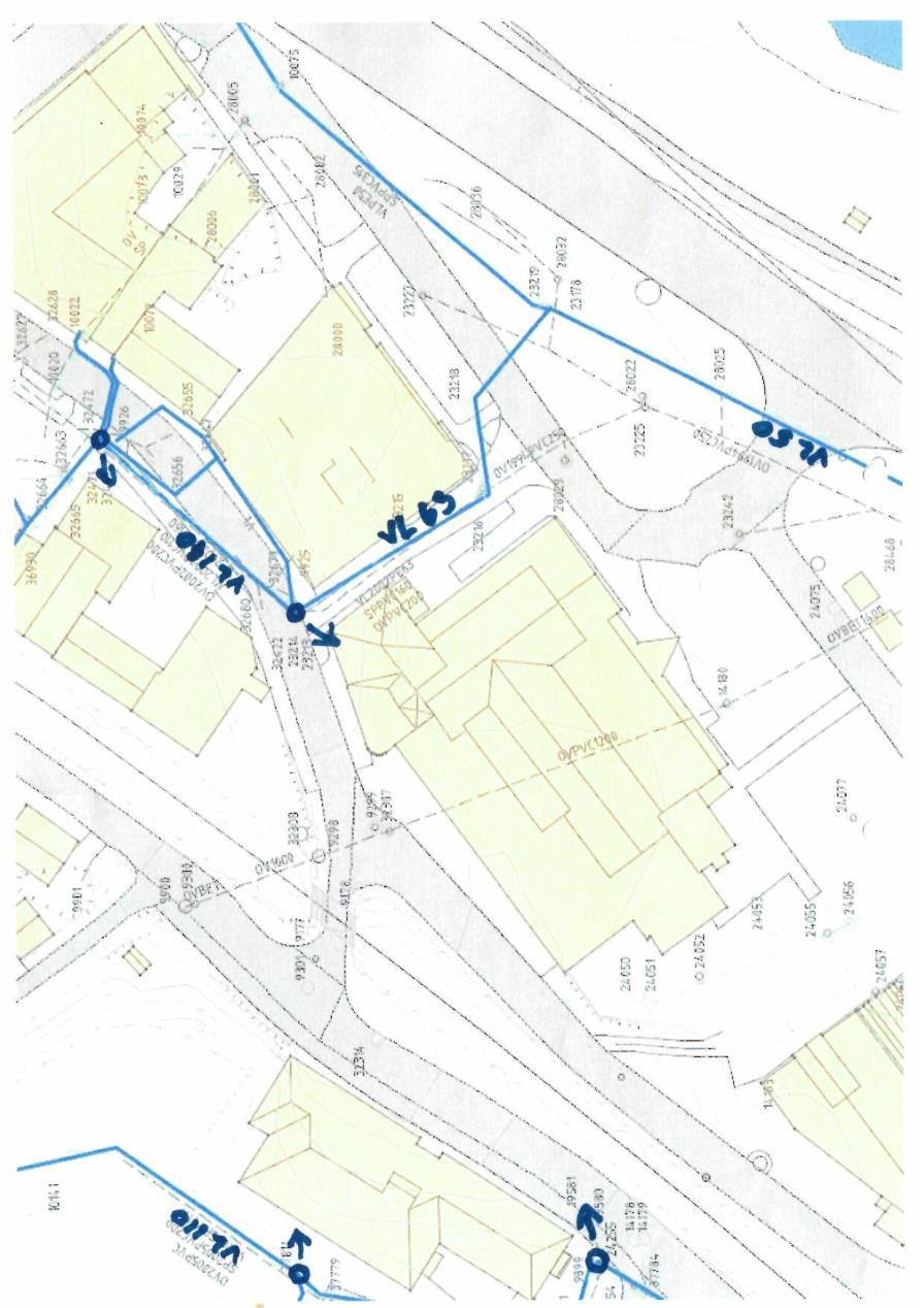 Side 2 av 5 (bekkeinntak kan få vesentlig nedsatt kapasitet i slike situasjoner, da kvister ol legger seg på risten) slik at vannmassene presset på inn mot veggen på bygget.