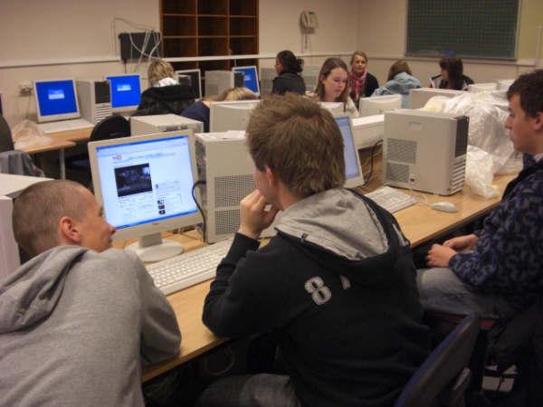 Generelt mener majoriteten av elevene at PC bruken påvirker konsentrasjonen deres kun i middels grad i timene.