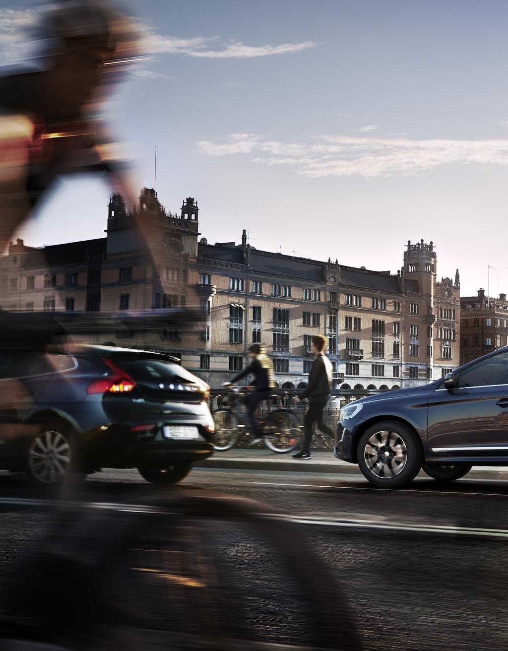 City Safety registrerer når bilen foran plutselig reduserer farten eller stanser.