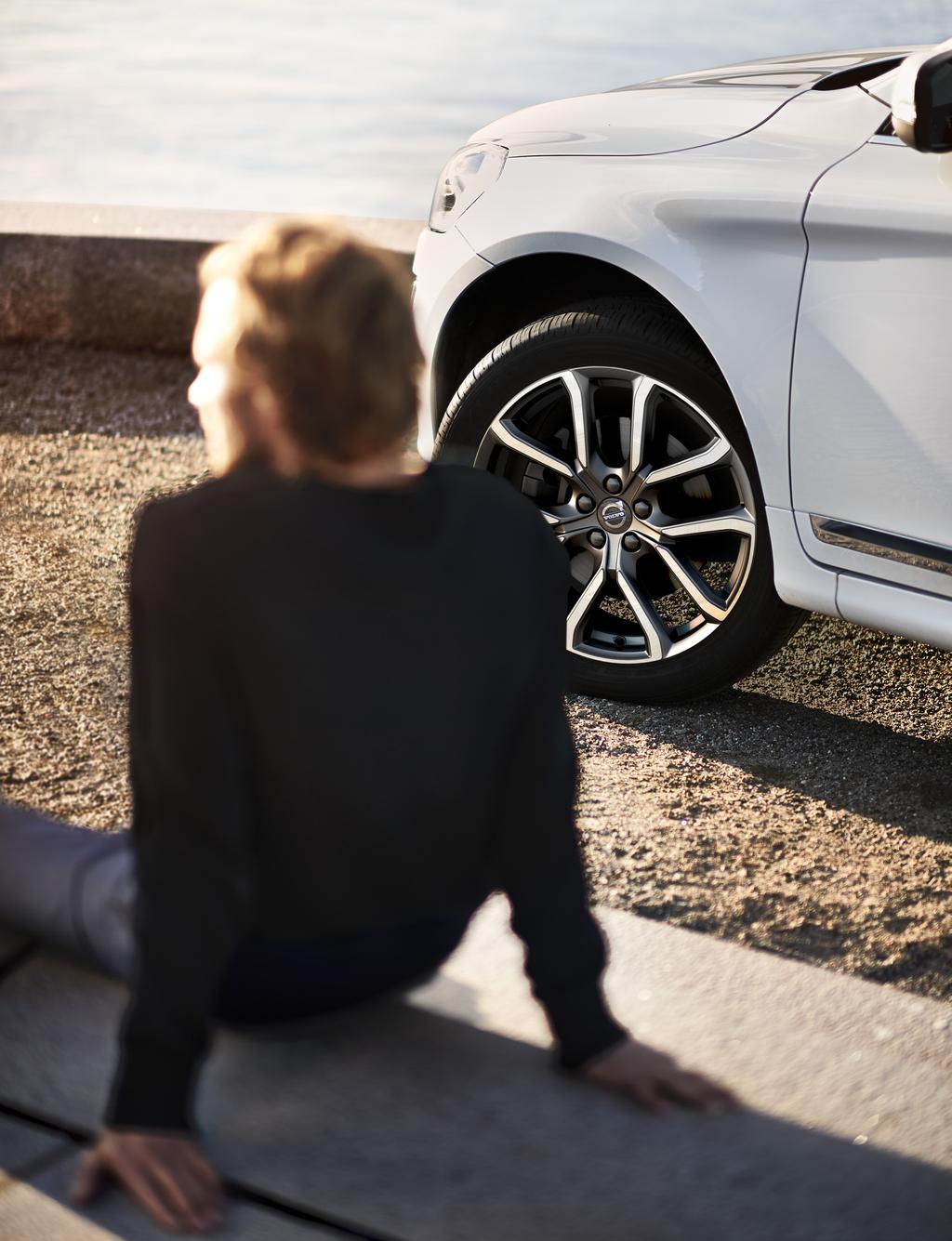 Oppsiktsvekkende eller diskret, elegant eller sportslig velg de felgene som gir XC60 det uttrykket du ønsker. Har du lyst til å gjøre en storslagen entré, eller foretrekker du å være diskret?