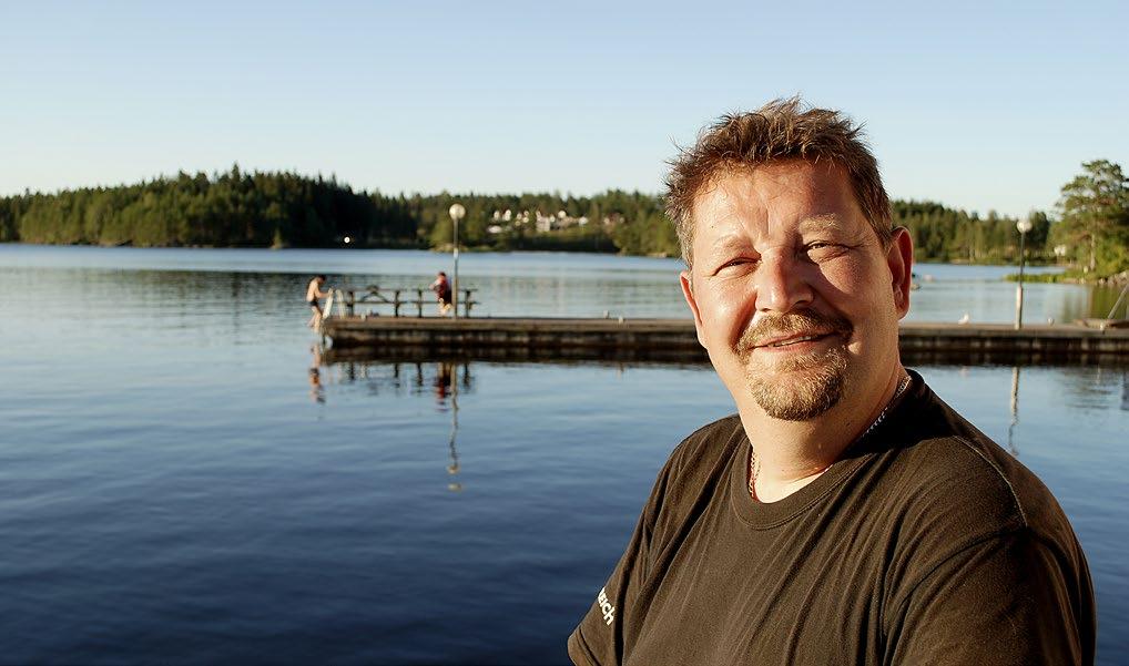 SEPTEMBER 2015 AVISA GRENSELAND 5 Kenneth Sirevåg ble marking for tretten år siden. Et valg han aldri har angret på. Marker er et flott sted. Se bare på naturen her ved Båtcafeen, sier han.