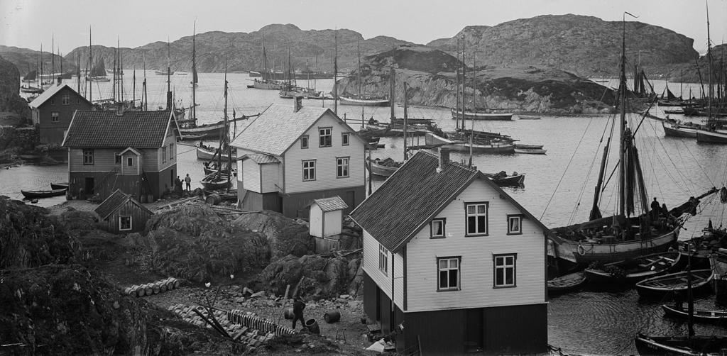 rutebåten til Stavanger for å bli lasta om og sendt med dei store linjedamparane ut i Europa.