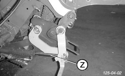 KIVSYSTEM - Bøyle (A) stikkes i posisjon P2 Klaffe ut knivbjelke hydraulisk 1) - Klaff ut knivbjelke med hydraulikksylinder (Z) - Bjelken låses fast i midtstilling OBS!