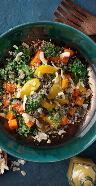 Søramerikansk salat med quinoa, gresskar og grønnkål Quinoa er et proteinrikt frø som er standardvare i det søramerikanske kjøkkenet. Her serveres det i en salat med blant annet gresskar og kål.