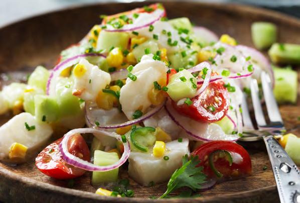 Ceviche Ceviche de pescado er en fiskerett fra Peru. Retten er Perus nasjonalrett. Ceviche tilberedt med fersk fast hvit fisk, marinert med lime, krydret med koriander, salt, hvitløk og rødløk.