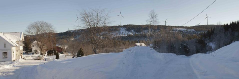 Denne situasjonen vil utover det valgte standpunktet, også være representativ for store deler av området langs Tovdalselva. 8. Skreros Standpunktet ligger i bebyggelsen på gården Skreros, ca.