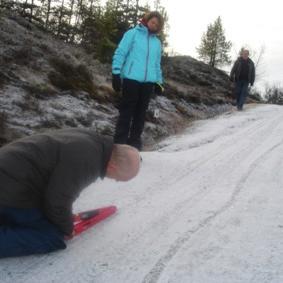 Stigning på gangvei Stigning i friluftsområder inntil 1:10 (eventuelt 1:8) (I