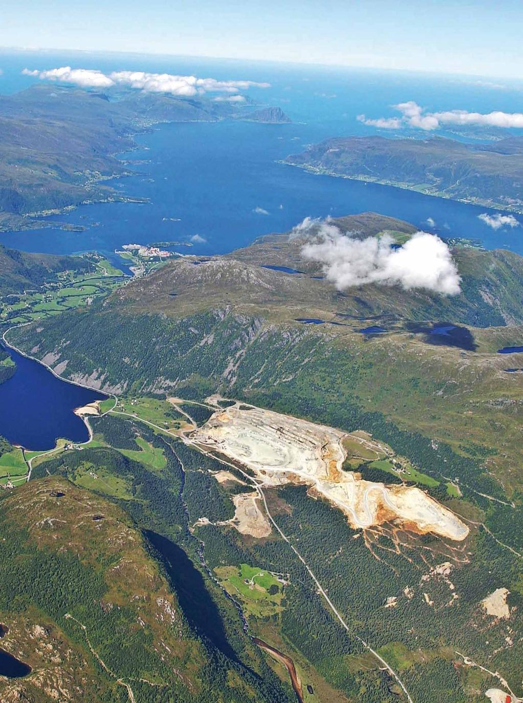 5. 1 INDUSTRIMINERALER Industrimineraler er mineraler og bergarter som på grunn av sine fysiske og kjemiske ikkemetalliske egenskaper danner grunnlag for industriell utnyttelse.