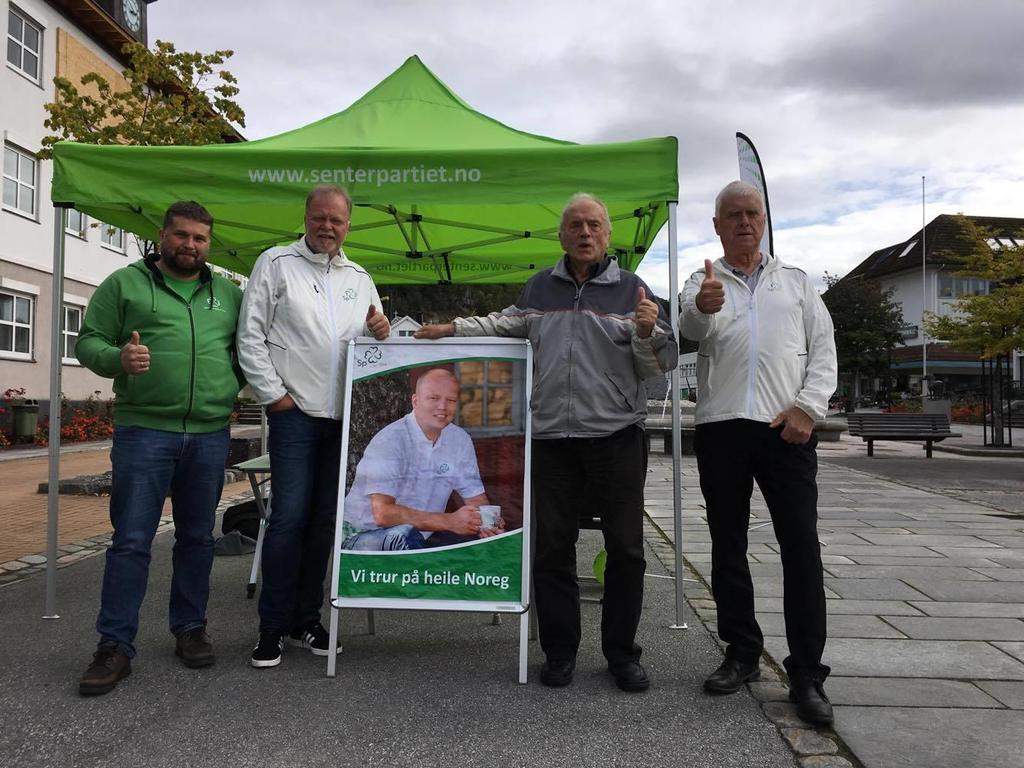 ÅRSMØTEHEFTE 2017 GLOPPEN SENTERPARTI Fire ordførarar frå Senterpartiet på stand i