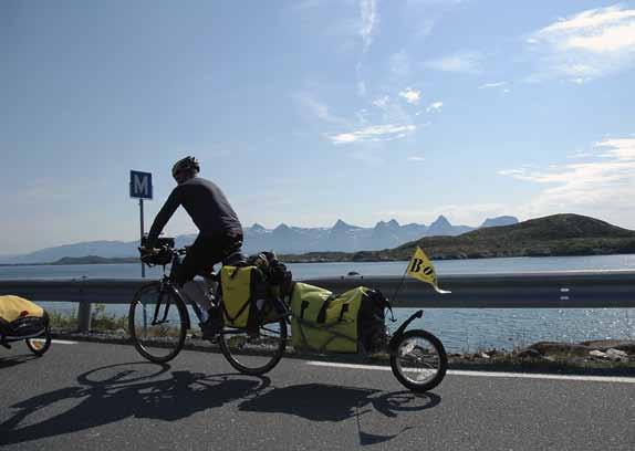 tilbake eller følge fv 255 via Helvete til Gausdal og Lillehammer. Rondane og Grimsdalen (2 3 dager) En annen lettsyklet høyfjellstur starter på Hjerkinn (1 000 moh) hvor du har utsyn mot Snøhetta.