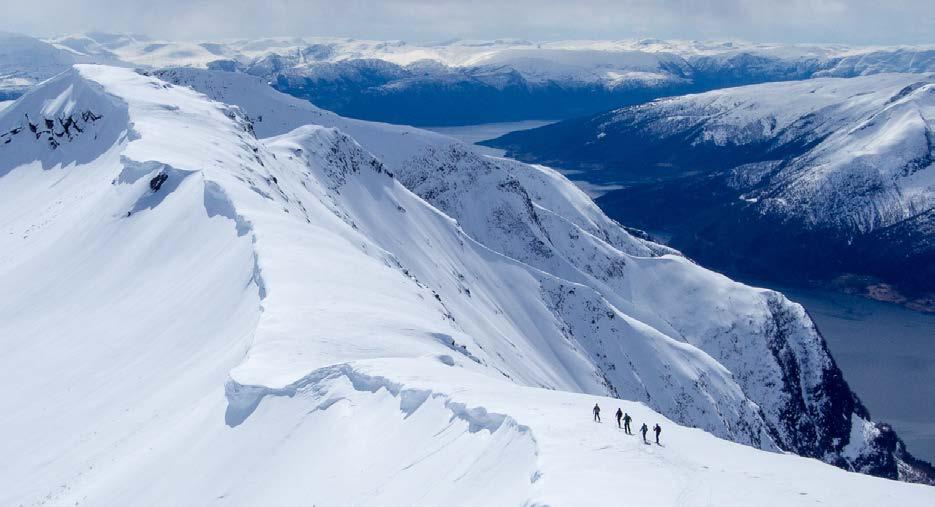 side 33 Konklusjon Då Vestlandsforsking intervjua norske skianlegg i 2005 om klimatilpassing, var dei kommersielle anlegga representert ved foreininga Alpinanleggenes Landsforening - ikkje bekymra