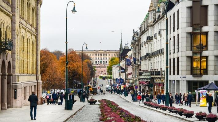 Akershus slott og festning (3.9 km) Festningen ligger strategisk plassert ved innseilingen til Oslo havn og har holdt stand gjennom flere beleiringer gjennom tidene.