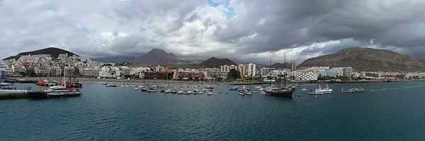 Los Cristianos er en by som ligger i Arona kommune på sørkysten av Tenerife. Byen er dannet av befolknings-sentrene Los Christianos og Oasis del Sur. Det er rundt 21.