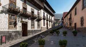 La Orotava La Orotava er en av de peneste byene på Tenerife. Godt bevarte gamle bygg gjør sitt. Dette har også ført til at byen er erklært som et historiskt område.