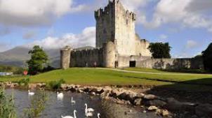 Ved ankomst Killarney gjør vi en sightseeing til fots før vi sjekker inn