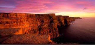 Moher, som er en av Irlands mest besøkte turistattraksjoner.