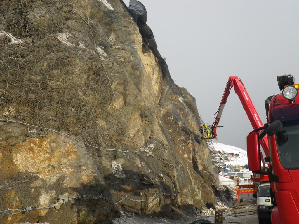 GLIDEPLAN, SONDERBORING, LANGE BOLTER Ca 20 meter høy skjæring Ca 400 m3 nedfall Nedfall som