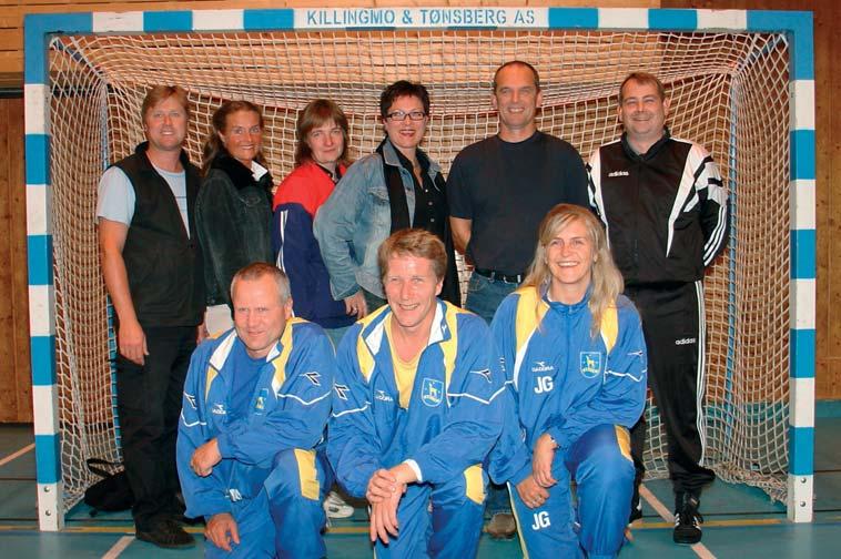 Styret i Ski IL håndball. Bak fra venstre: Egil Ødegård, Sonja Nordby, Pia Bratvold, Sølvi Leander, Per Åge Bye og Tor Magne Brækkan. Foran: Finn Magnus, Bjørn Sikkeland og Jannike Grüner.