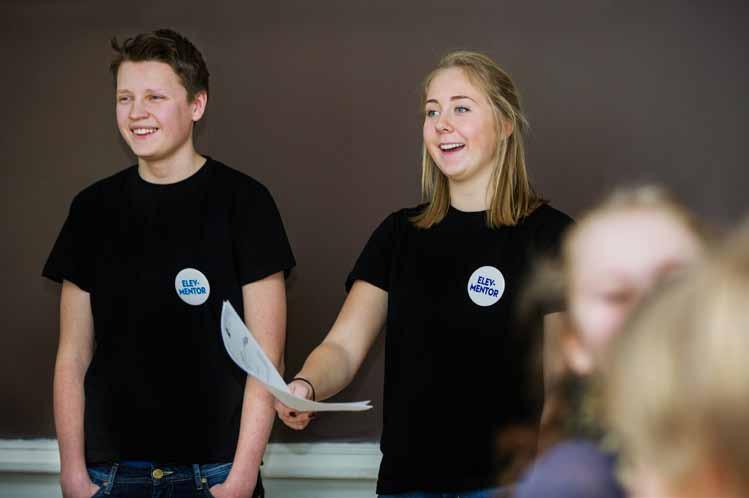 Opplæringen tar én og en halv dag. Mange skoler har god erfaring med å legge opplæringen til et sted hvor man kan overnatte.