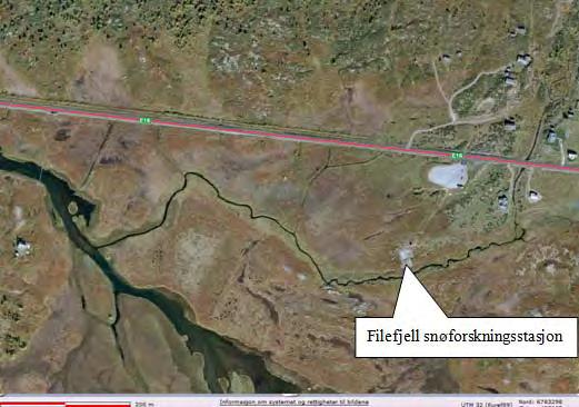 Figur 2. 2: Flybilde over området. E16 ses som den røde streken. Avstanden mellom E16 og forskningsstasjonen er ca. 160 m. Kilde: www.norgeibilder.
