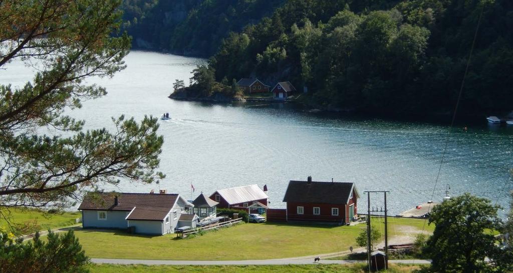 4.15 Try, Trysfjorden Registreringskategori: Boliger, friluftsområder og identitetsskapende områder/elementer Bebyggelsen på Holmen og Try innerst i Trysfjorden skaper et lite nærmiljø som er tett