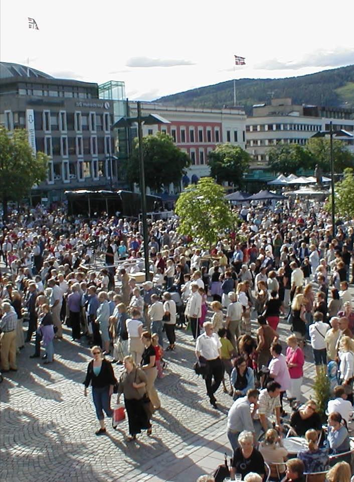 Drammen 57.000 bosatt i kommunen 100.000 innbyggere i byen 150.