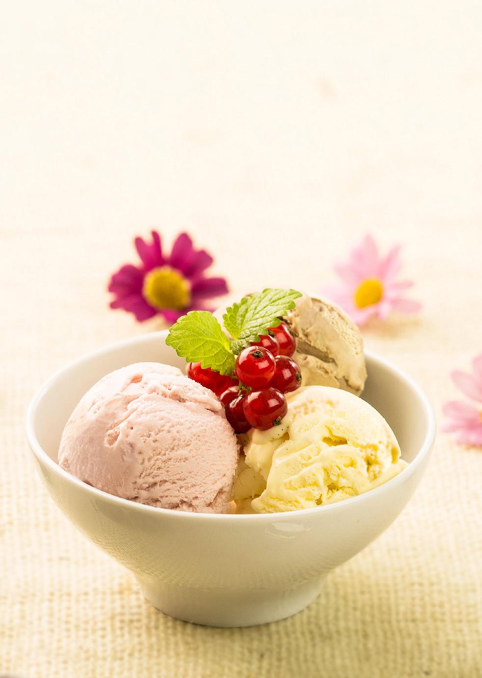 Dessertis Iskrem for kjennere Crème-serien inneholder alt det gode vi kan ha i en iskrem godt med fløte, eggeplomme og naturens bær og frukter. Crème har etablert seg som noen av våre store selgere.