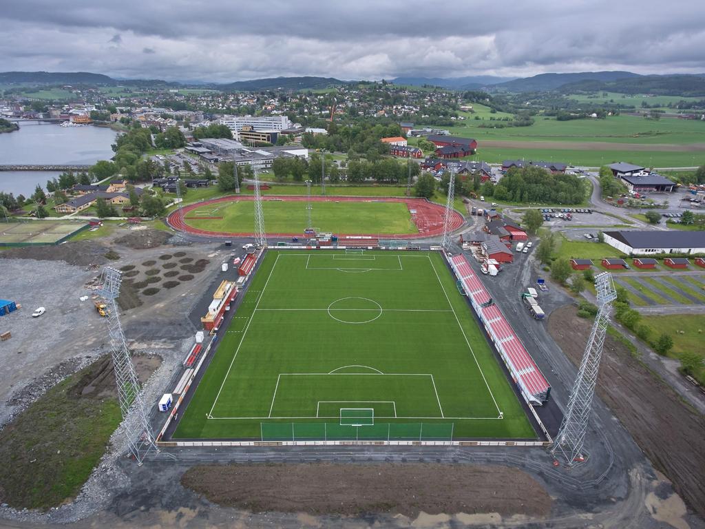 Håndtering av gummigranulat fra kunstgressbaner Levanger stadion Foto:?