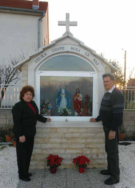 RAZMATRANJE OČE NAŠ - MOLITVA I RAZMATRANJE Možemo zvati sretnim onoga tko Gospodnju molitvu moli razmišljajući pozorno o svakoj riječi. Tu će naći sve što mu je potrebno i sve što treba željeti.