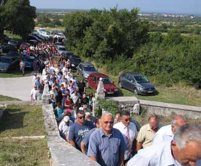 Prominci i gosti u procesiji na blagdan Male Gospe Marija je na zemlji živo nebo, određeno da nosi živo sunce, sunce učvršćeno na najvišem nebeskom svodu.