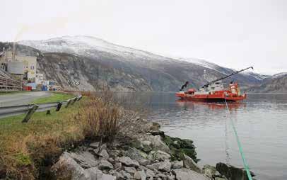 - Vi har hovedentreprisen på prosjektet, men har leid inn ekspertise fra Seløy Undervannsservice til å gjøre arbeidet på havet. Selv har vi gjort alt av graving, sprenging og boring på land.