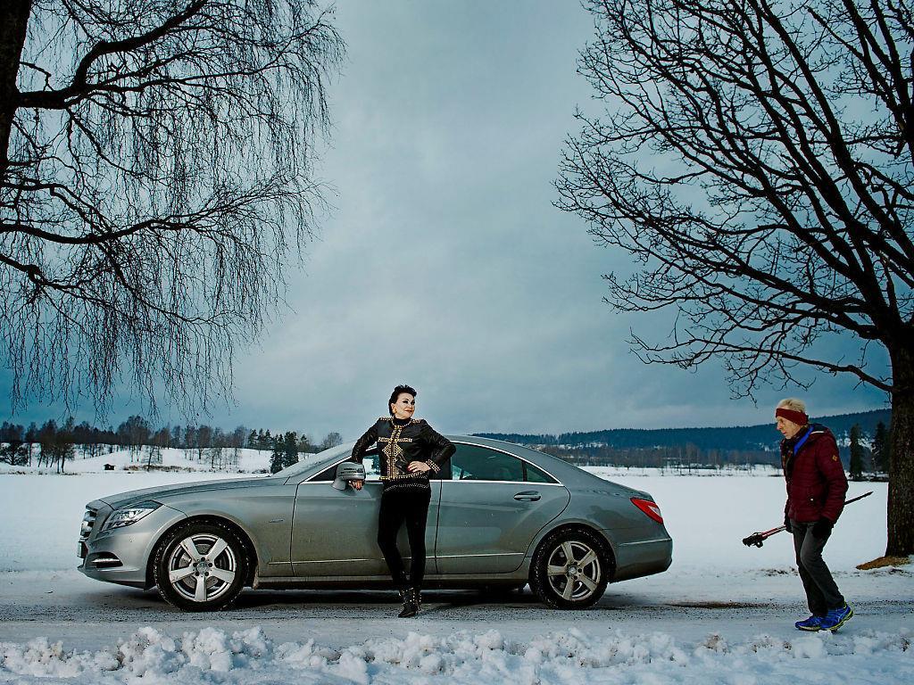 Lilli Bendriss: Vet hvor jeg havner når jeg dør «Åndenes makt»-medium Lilli Bendriss er ikke redd for å dø. Aller minst bak rattet. Der føler hun seg nemlig passet på av sin stilfulle Mercedes-Benz.