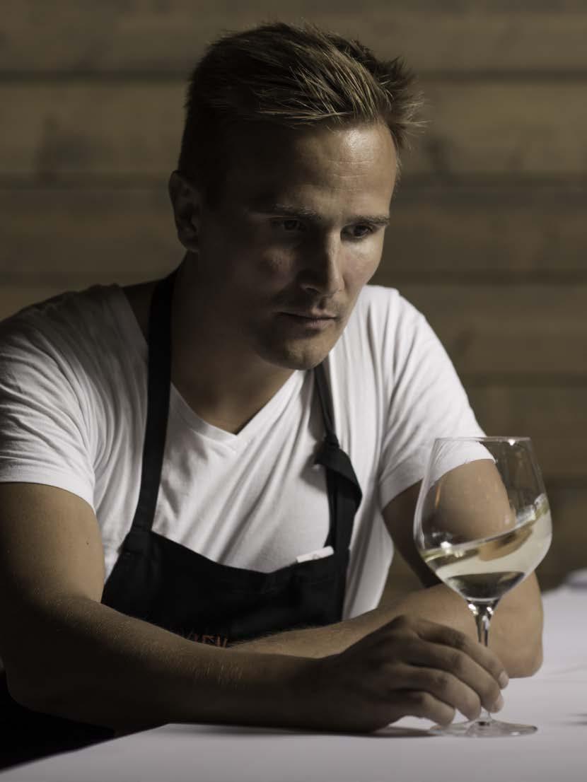 VIN Naturligvis? ØRJAN LUNDMARK norgesmester vinkelner 2007 Sommelier & daglig leder BØLGEN & MOI TJUVHOLMEN J eg må ærlig innrømme at jeg har vært skeptisk til naturvin så langt.