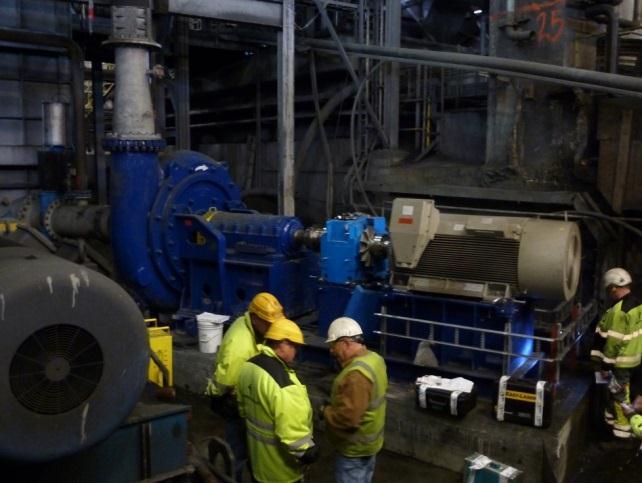 Konkurrerende pumpe: Våt ende i naturgummi ga 350 timers levetid. Byttet til høy krom impeller og oppnådde ytterligere 150 timer. Levetid mellom 350-500 timer gjennomsnitt på 450 timer.