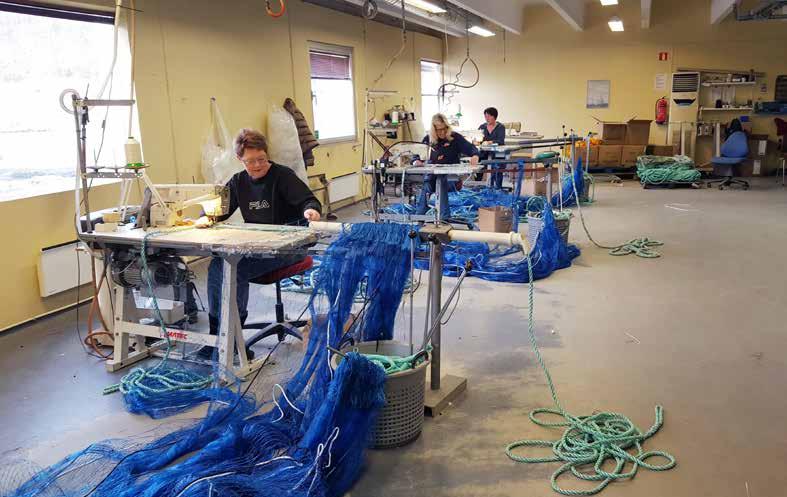 YRKESFISKE GARNMONTERING Frøystad var den fyrste fabrikken i Norge som monterte garn industrielt med symaskiner. Vi starta med det i 1973. Vi har god kapasitet på montering både i Norge og i Asia.