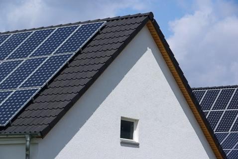 Plusskundeordning Forenkler tilknytting av egenprodusert kraft Ideelt for små sol- og vindkraftanlegg tilknyttet boliger,