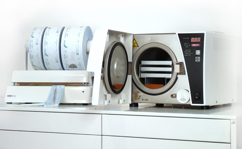AWD 655-8: Avansert vaskedekontaminator for større mengder instrumenter. Desinfiserer også slanger, ventilasjonsbagger og hule instrumenter.