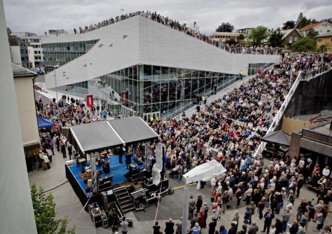 Kulturhuset Plassen i Molde åpnet 14.juli 2009 Kulturminister Anniken Huitfeldt åpnet offisielt det nye kulturhuset Plassen i Molde lørdag 14.