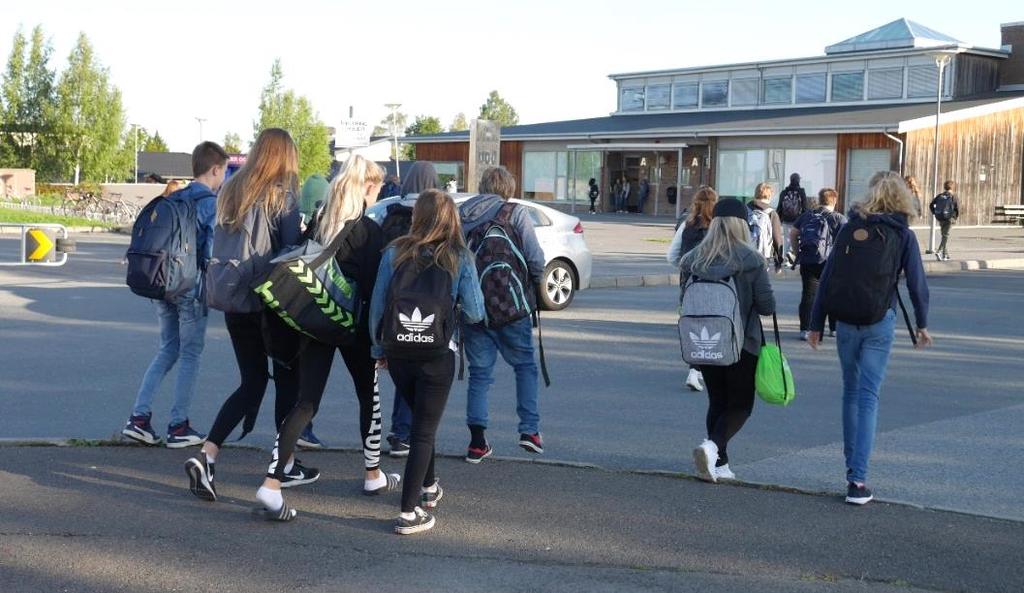 fortau Kryssing fra bussplassen mot u-skolen.