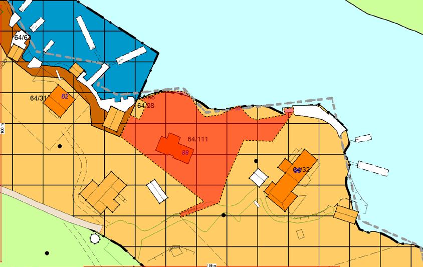 Situasjonsplanen viser vidare kran. Kranen er så vidt kommunen kan vurdere plassert på fjell på sida av naustet. Kranen er ikkje omtalt i søknadspapira og er ikkje vist på teikningar.