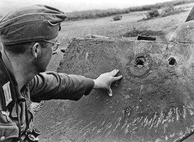 Ved én anledning klarte to tyske soldater å få plassert en mine under bakenden på en stridsvogn. Men eksplosjonen blåste vognens tårn av slik at det landet på de to uheldige tyskerne.