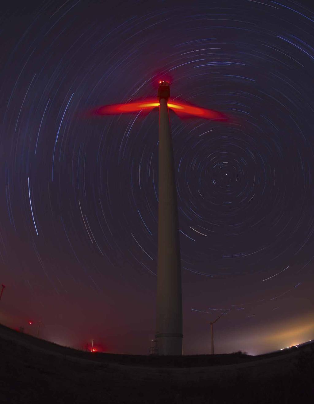 Nickolay Khoroshkov MØLLEHJUL Stjernesporene er satt sammen av syv bilder på ti minutter hver.