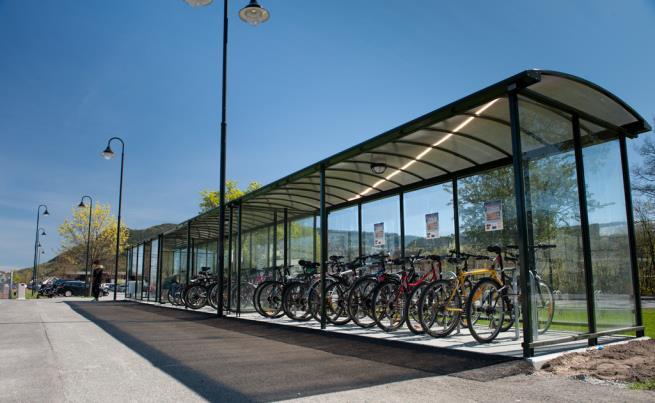 Beskrivelse av mindre kommunale tiltak Sykkelparkering Sammen med et godt utbygget gang- og sykkelveinett kan sykkelparkering bidra til at flere sykler til og fra daglige gjøremål.