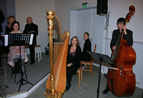 Cathrine, piano: Ingrid, harpe: Runi,