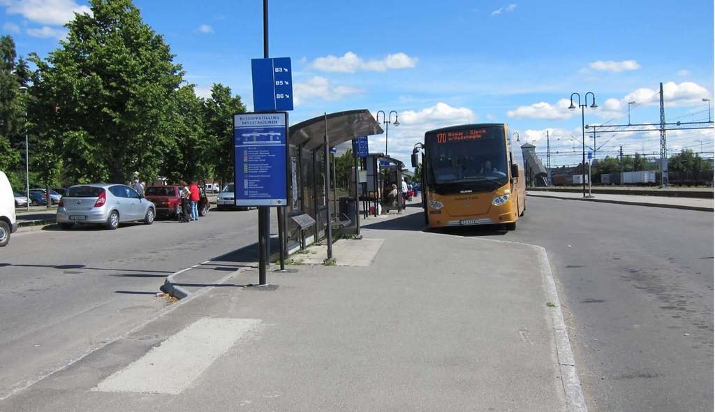 10-(62) MULIGHETSSTUDIE 2.5 Universell utforming Dagens jernbane og bussterminal på Hamar har klare mangler når det gjelder oversikt, framkommelighet og tydelighet.